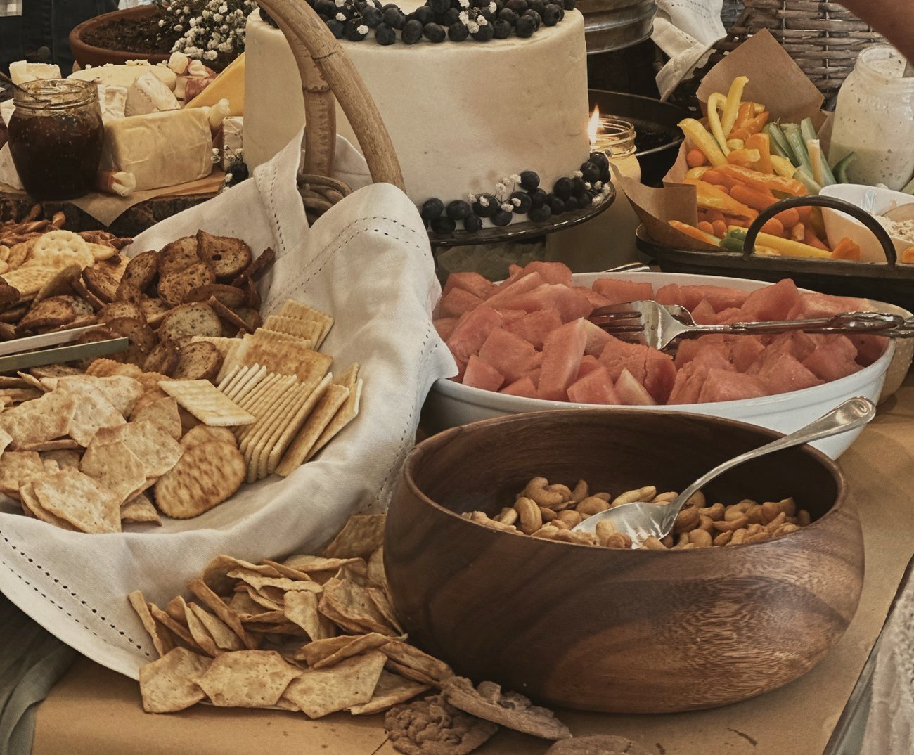 Baskets and an acacia bowl on a grazing table